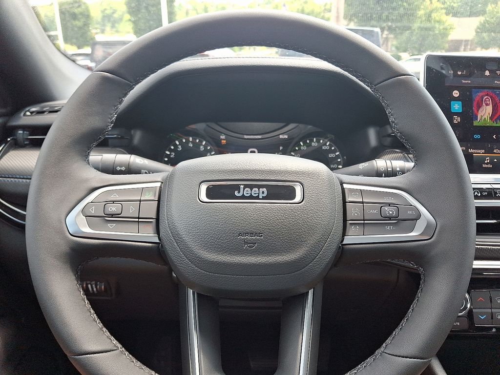 Vehicle image 10 of 21