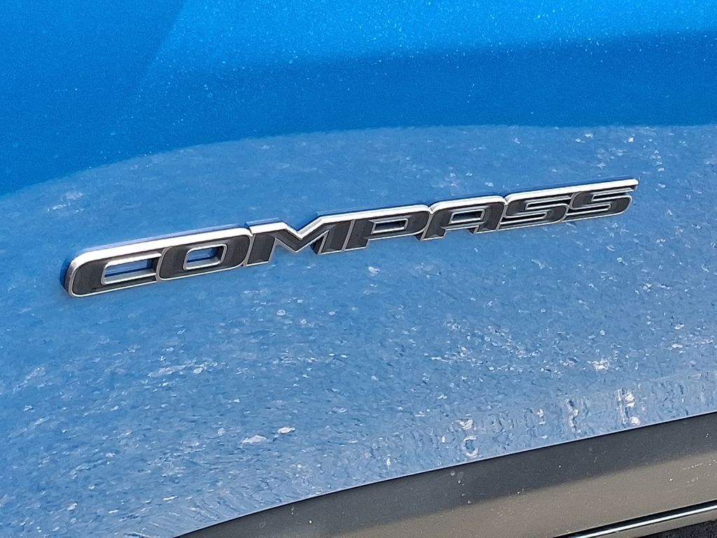 Vehicle image 18 of 21