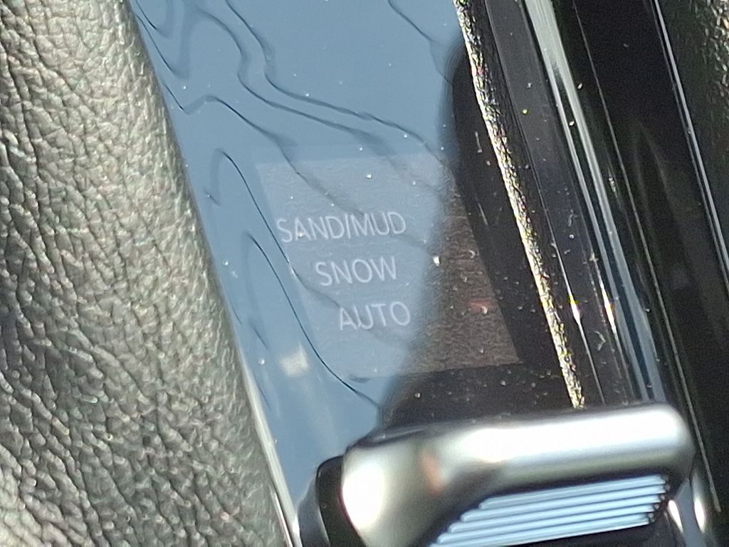 Vehicle image 14 of 21