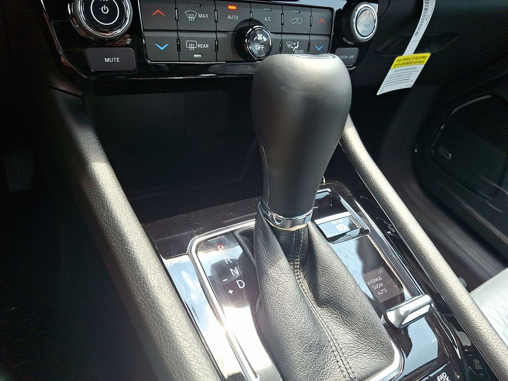 Vehicle image 13 of 21