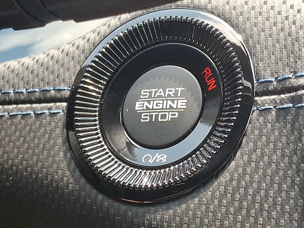 Vehicle image 11 of 21