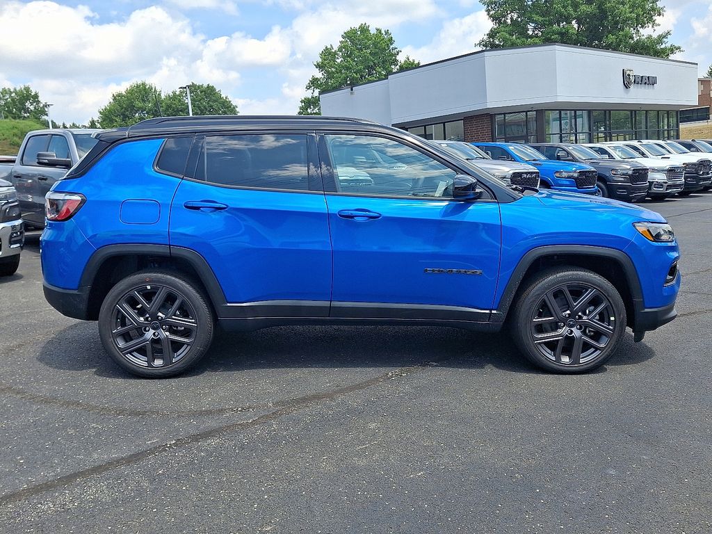 Vehicle image 4 of 21