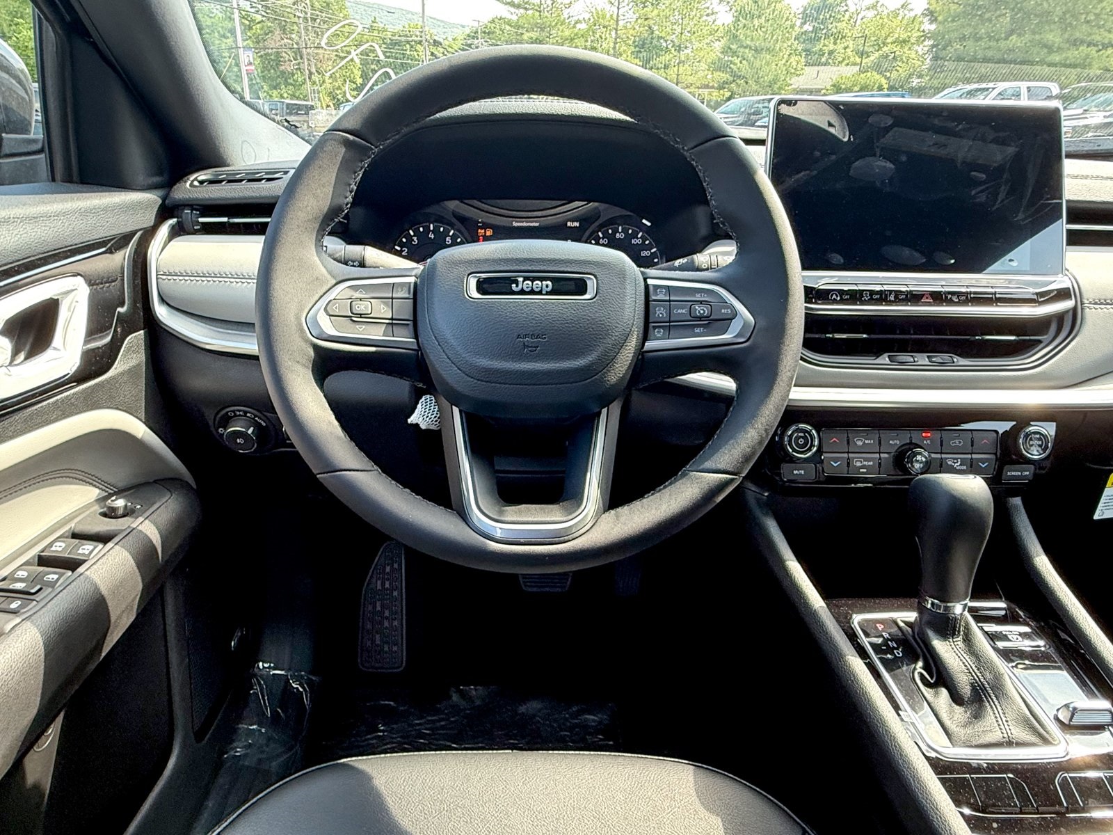 Vehicle image 17 of 39