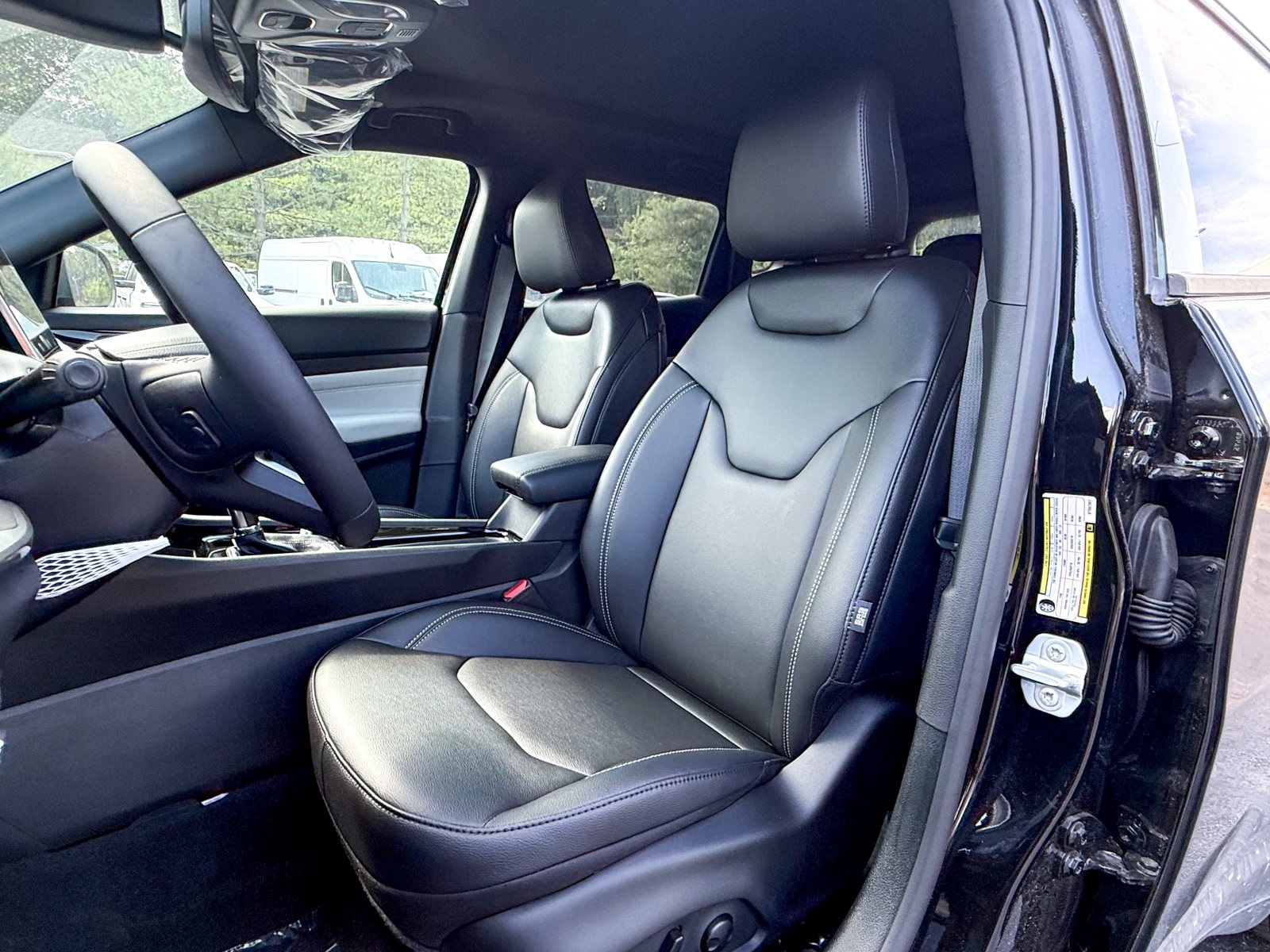 Vehicle image 13 of 39