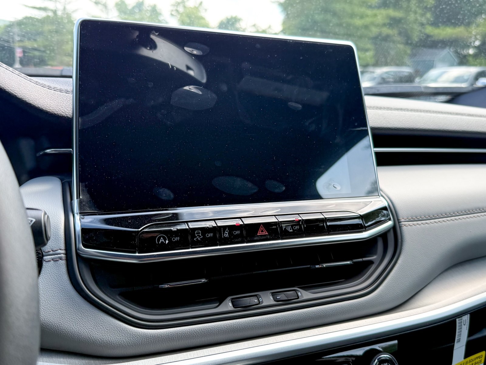 Vehicle image 19 of 39