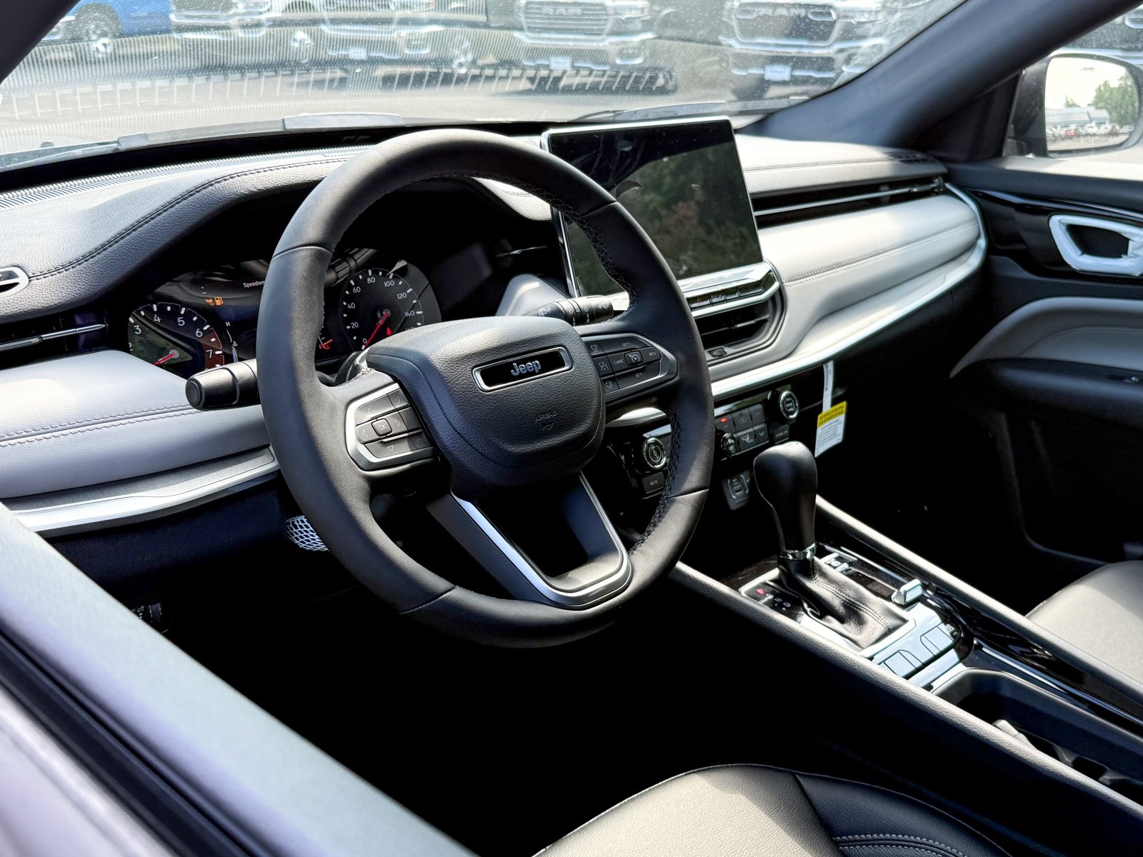 Vehicle image 16 of 39