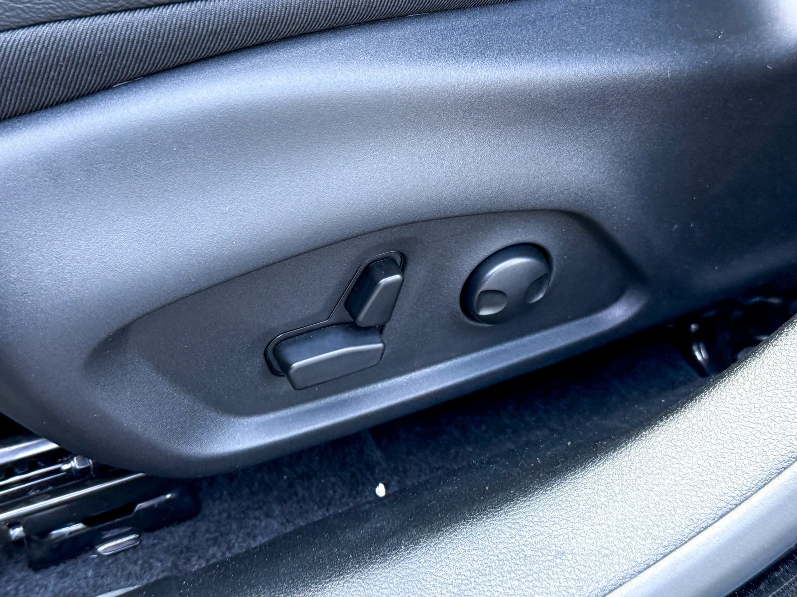Vehicle image 24 of 39