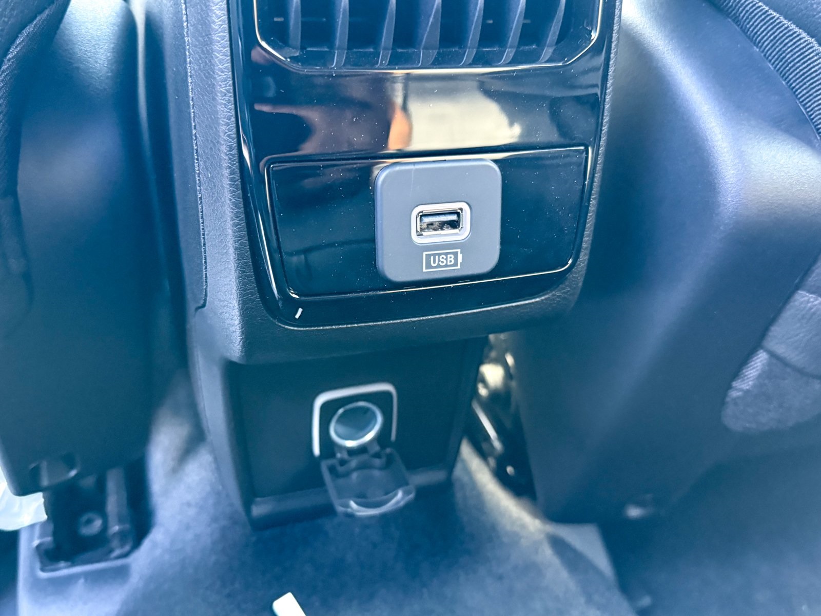 Vehicle image 36 of 39