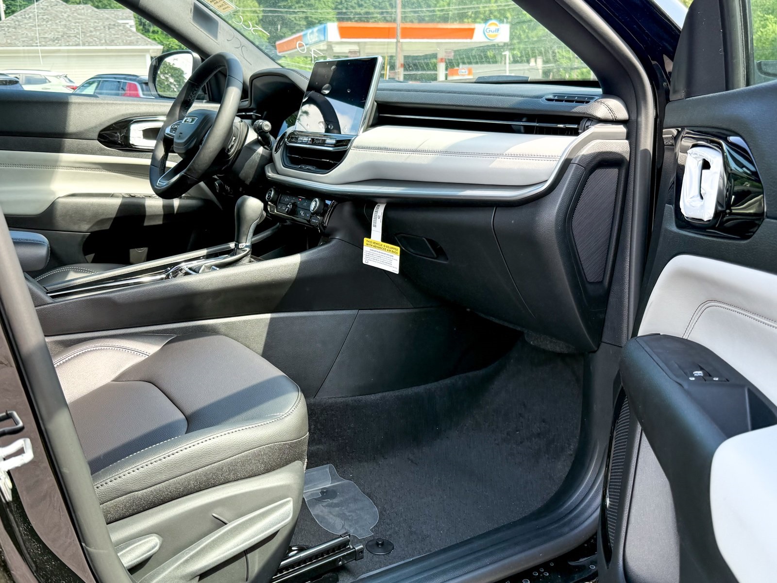 Vehicle image 32 of 39