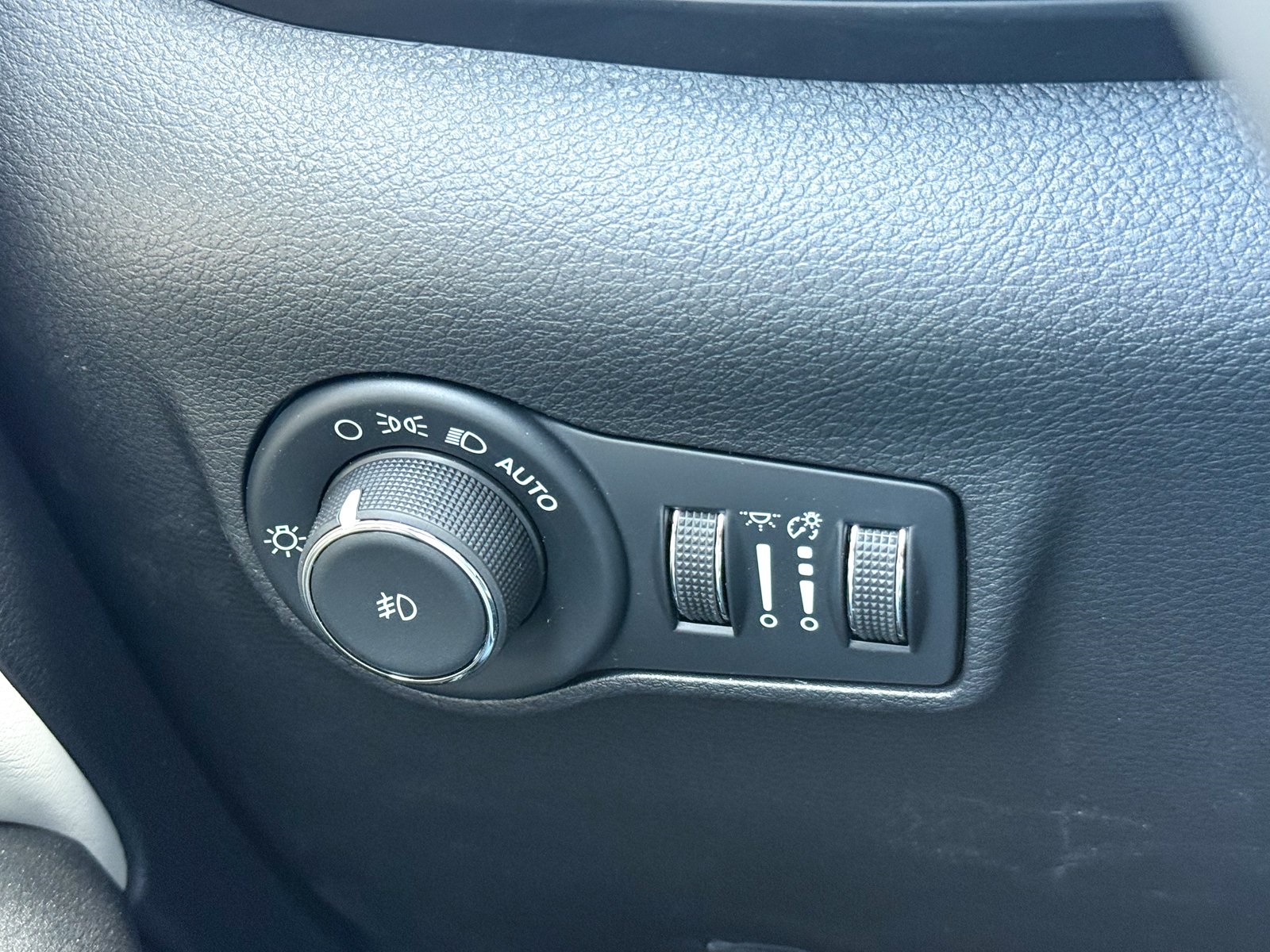 Vehicle image 37 of 39