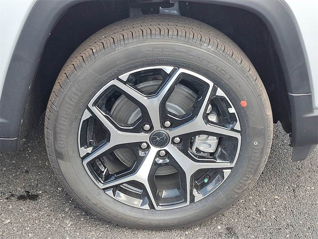 Vehicle image 8 of 21