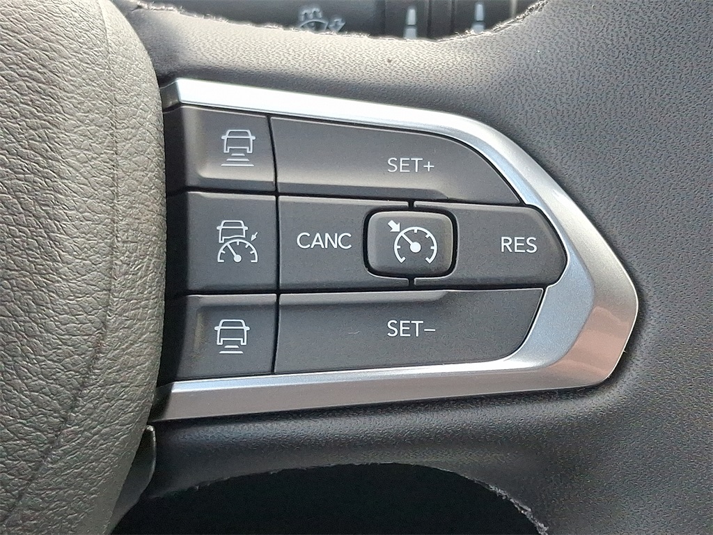 Vehicle image 17 of 21