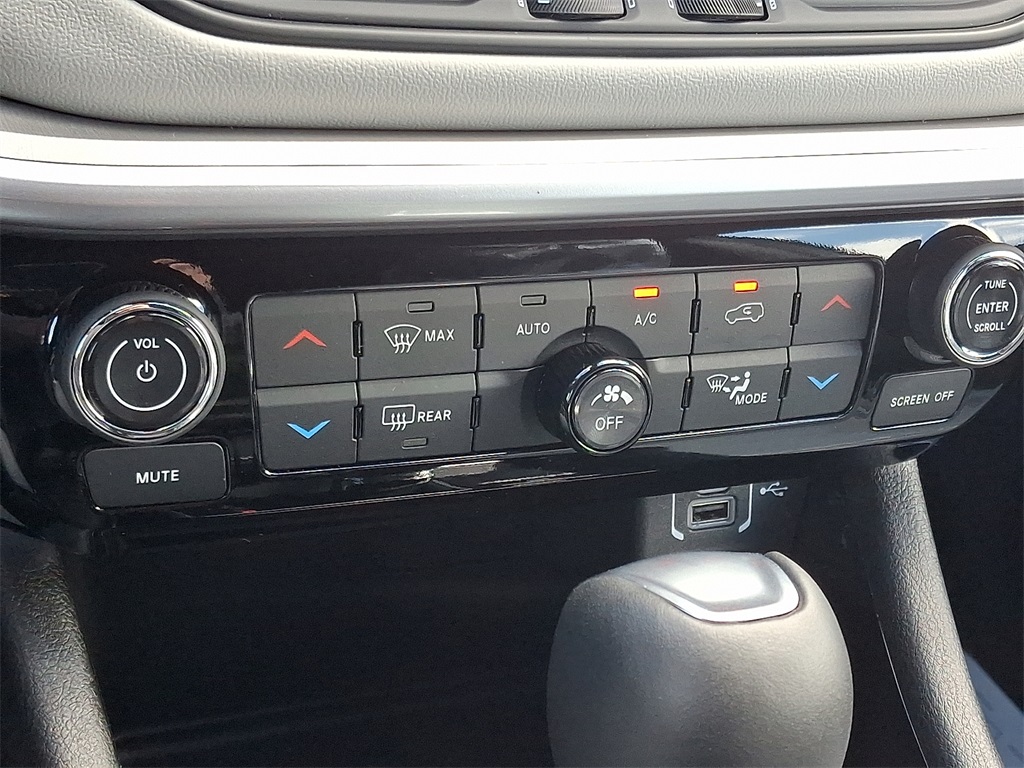 Vehicle image 12 of 21