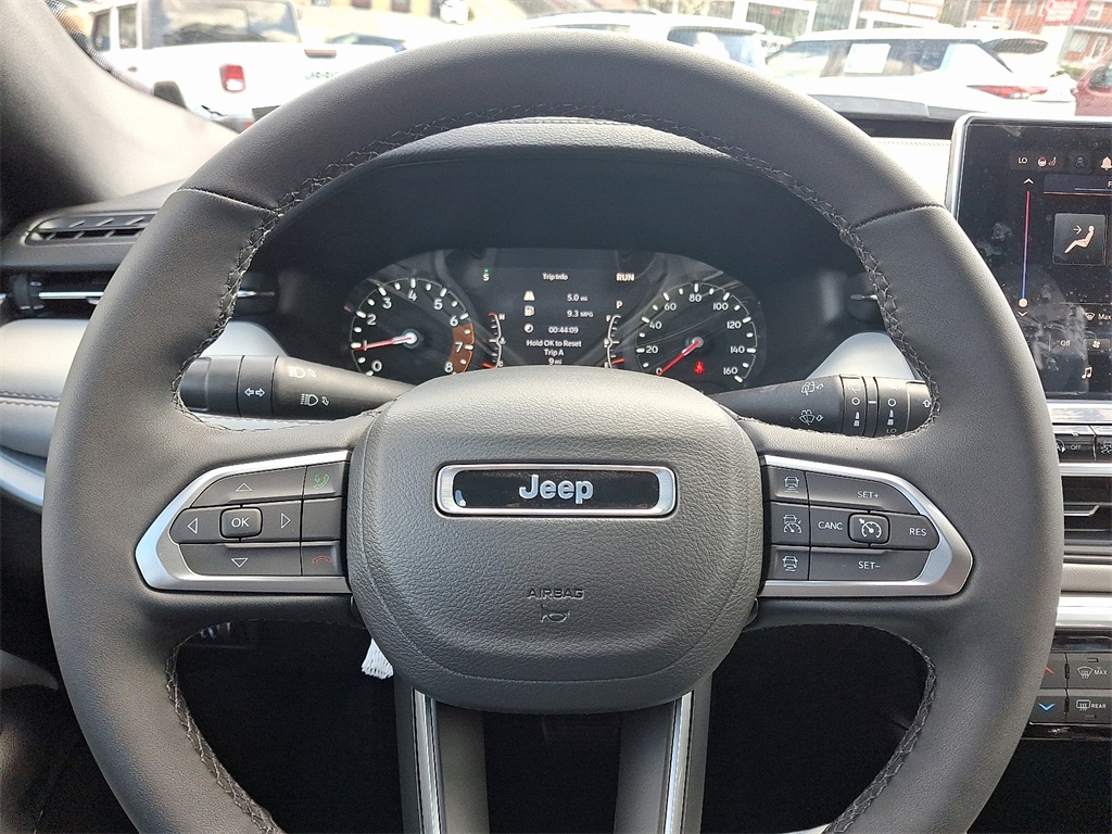 Vehicle image 15 of 21