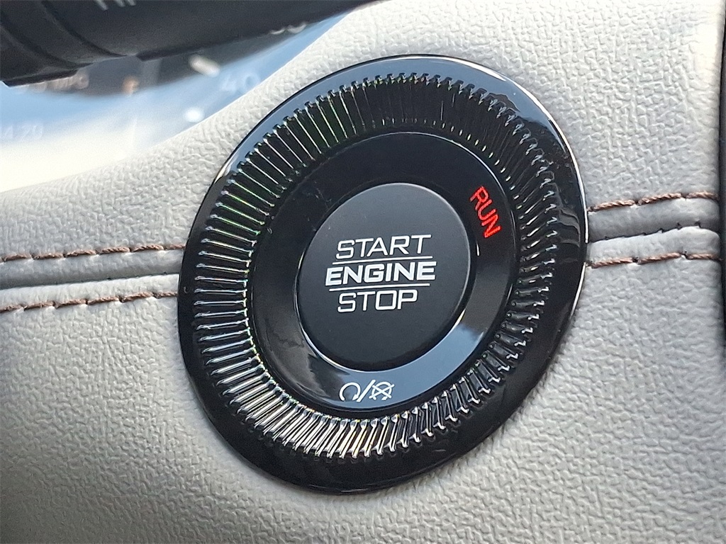 Vehicle image 18 of 21