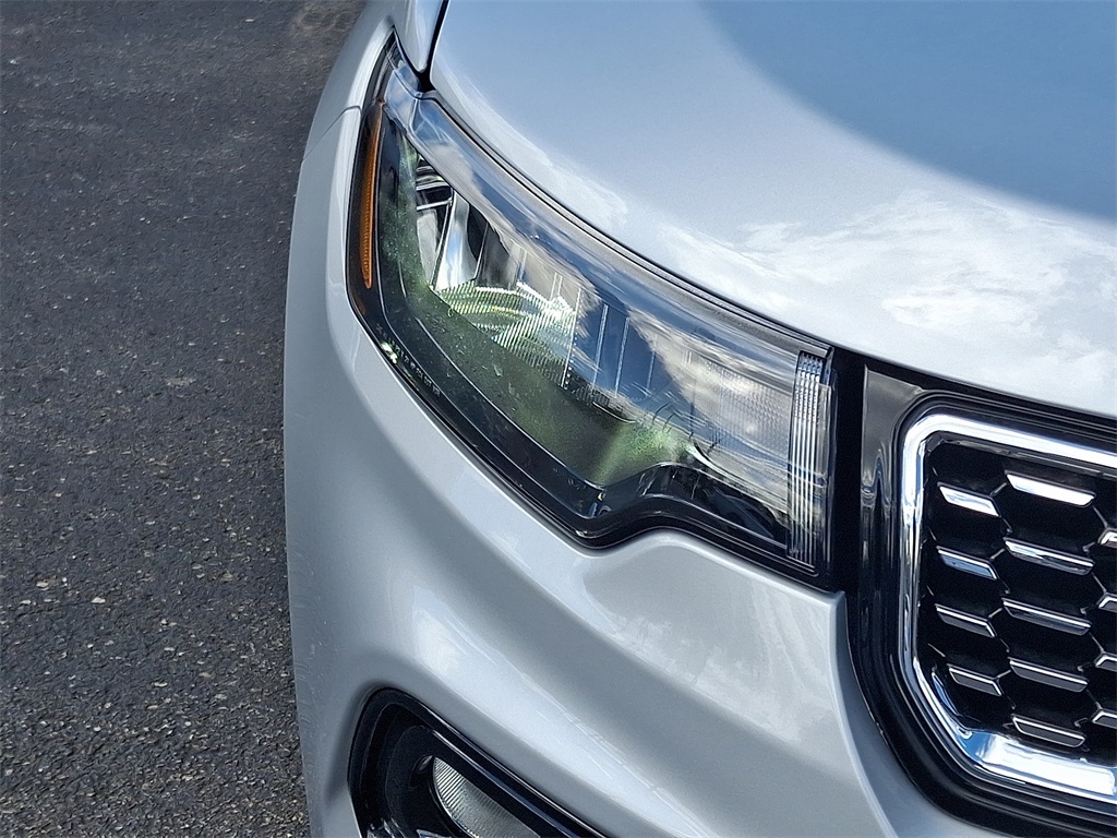 Vehicle image 9 of 21
