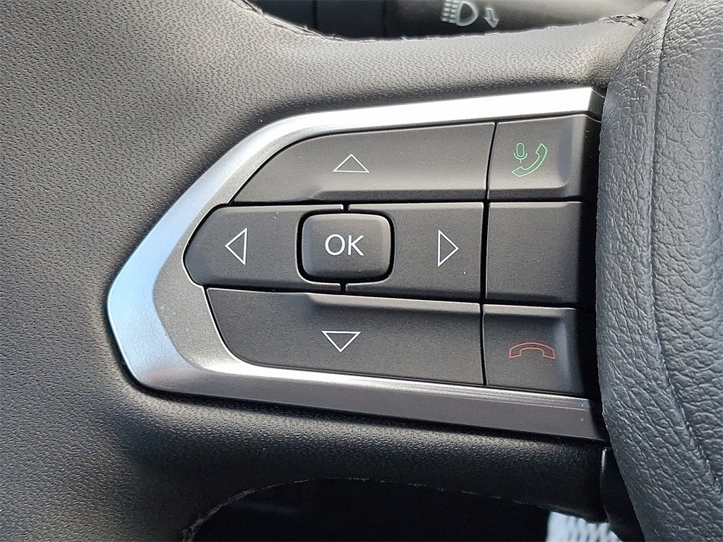 Vehicle image 16 of 21