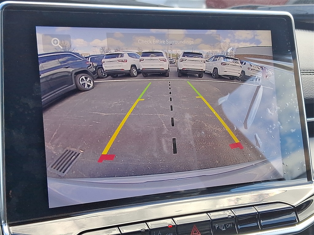 Vehicle image 14 of 21