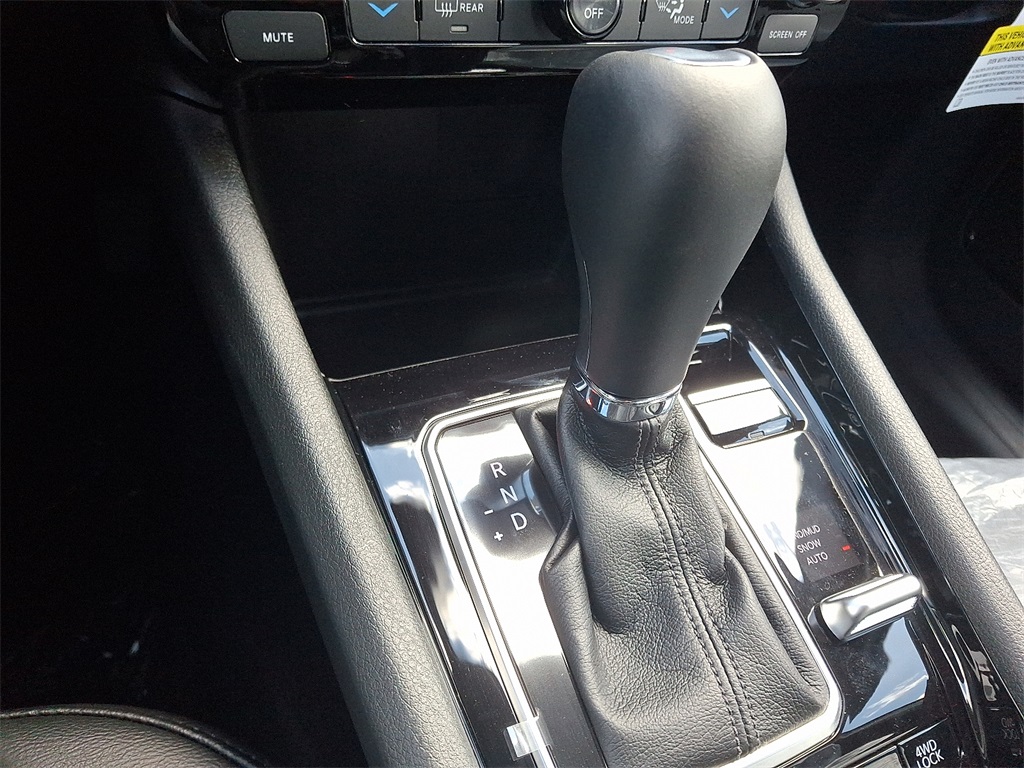 Vehicle image 11 of 21