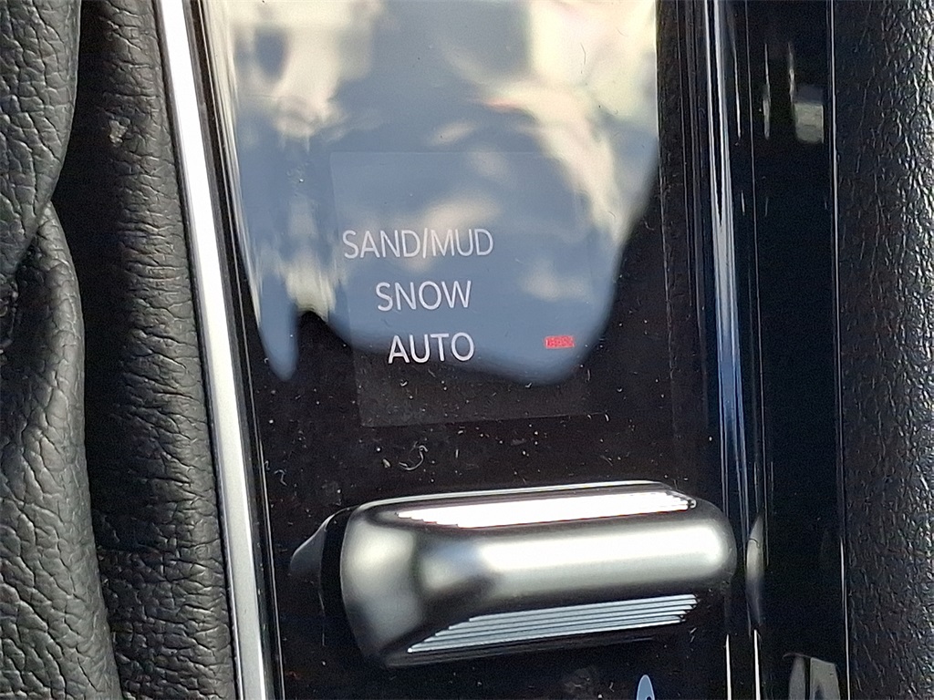 Vehicle image 19 of 21
