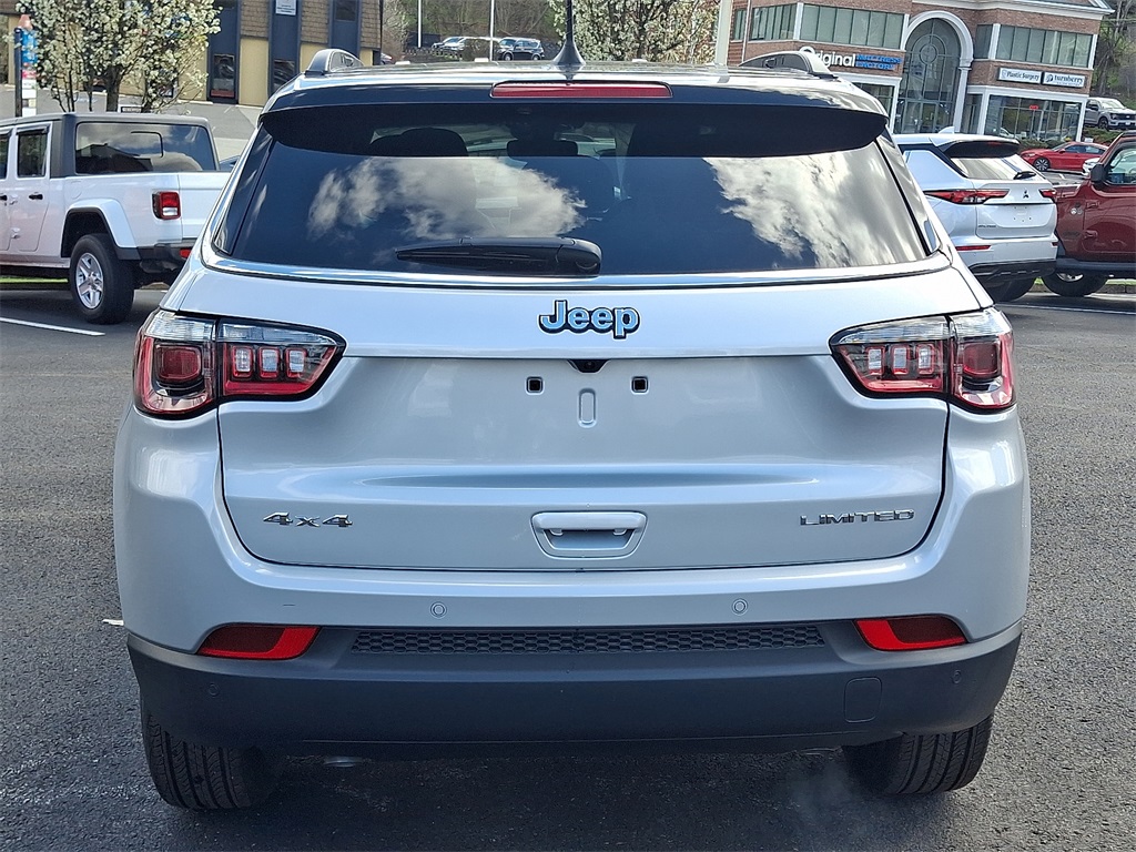Vehicle image 4 of 21