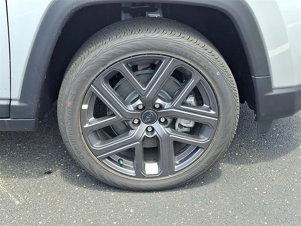 Vehicle image 8 of 21