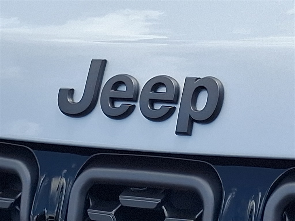 Vehicle image 17 of 21