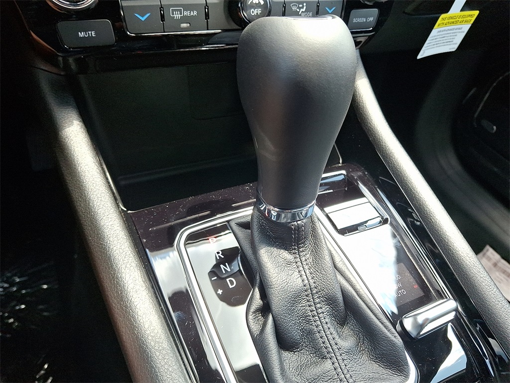 Vehicle image 12 of 21