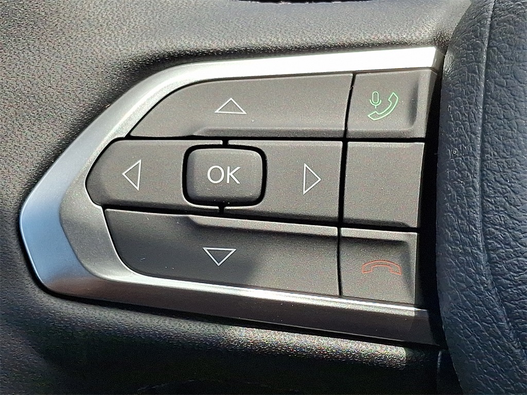 Vehicle image 13 of 21