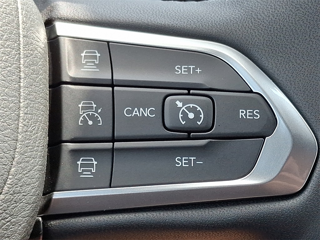 Vehicle image 19 of 21