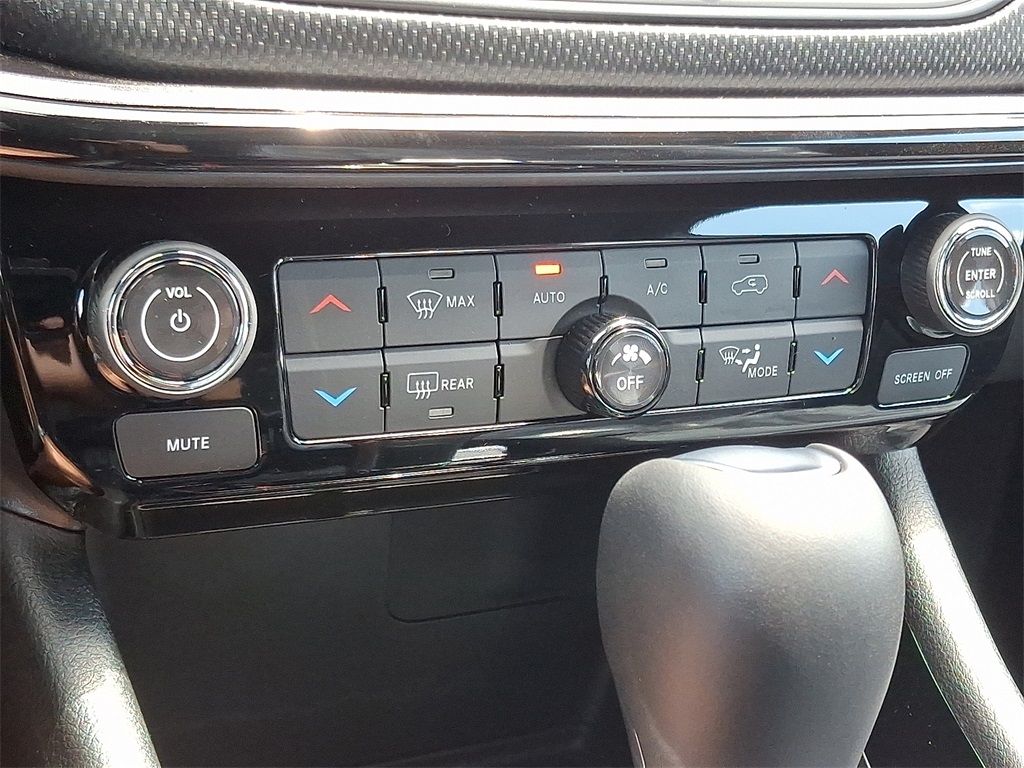 Vehicle image 20 of 21