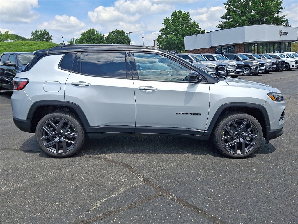 Vehicle image 4 of 21