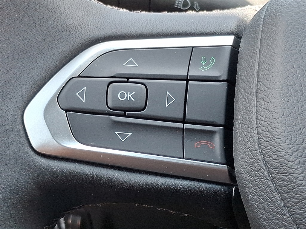 Vehicle image 17 of 21