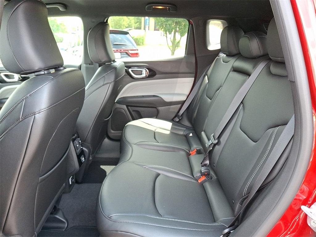 Vehicle image 9 of 21