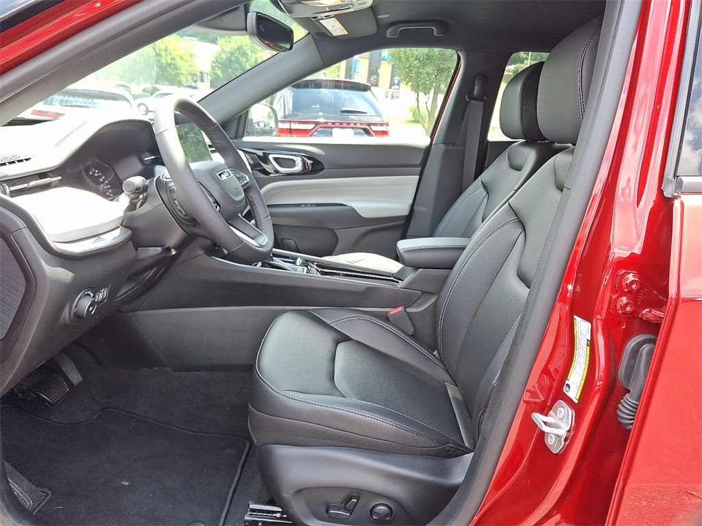 Vehicle image 10 of 21