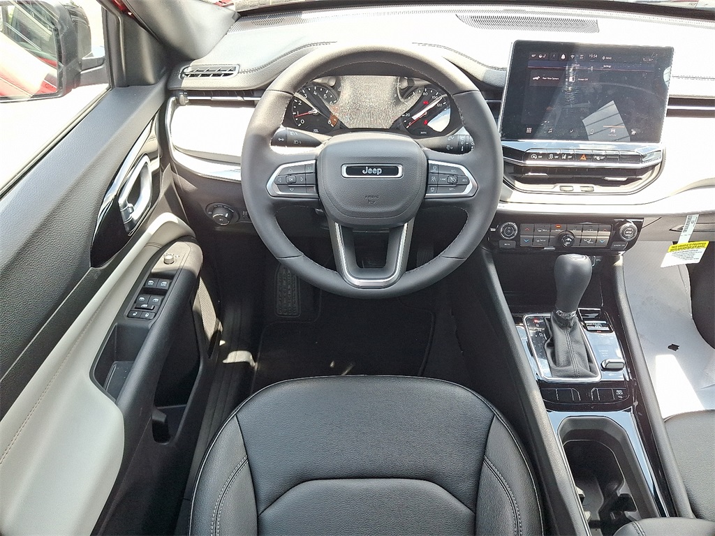 Vehicle image 11 of 21