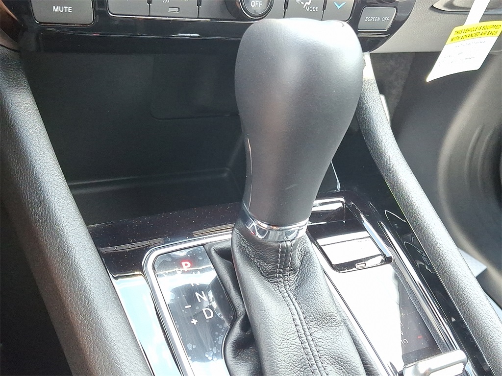 Vehicle image 15 of 21