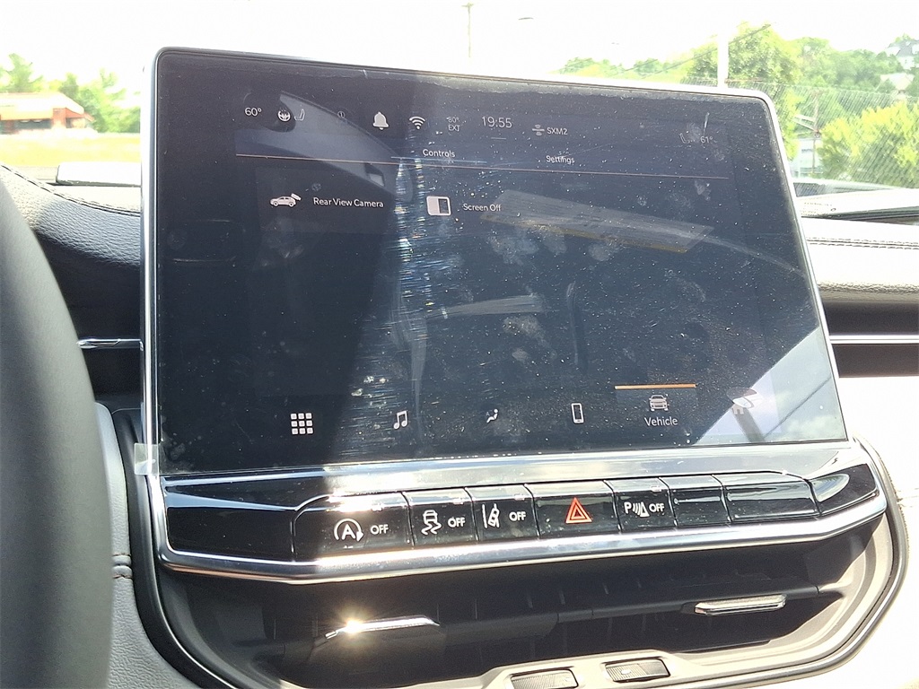 Vehicle image 14 of 21