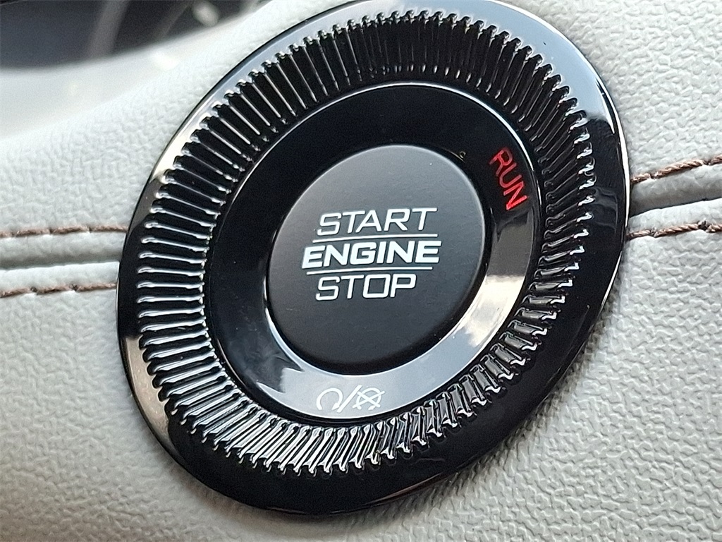 Vehicle image 13 of 21