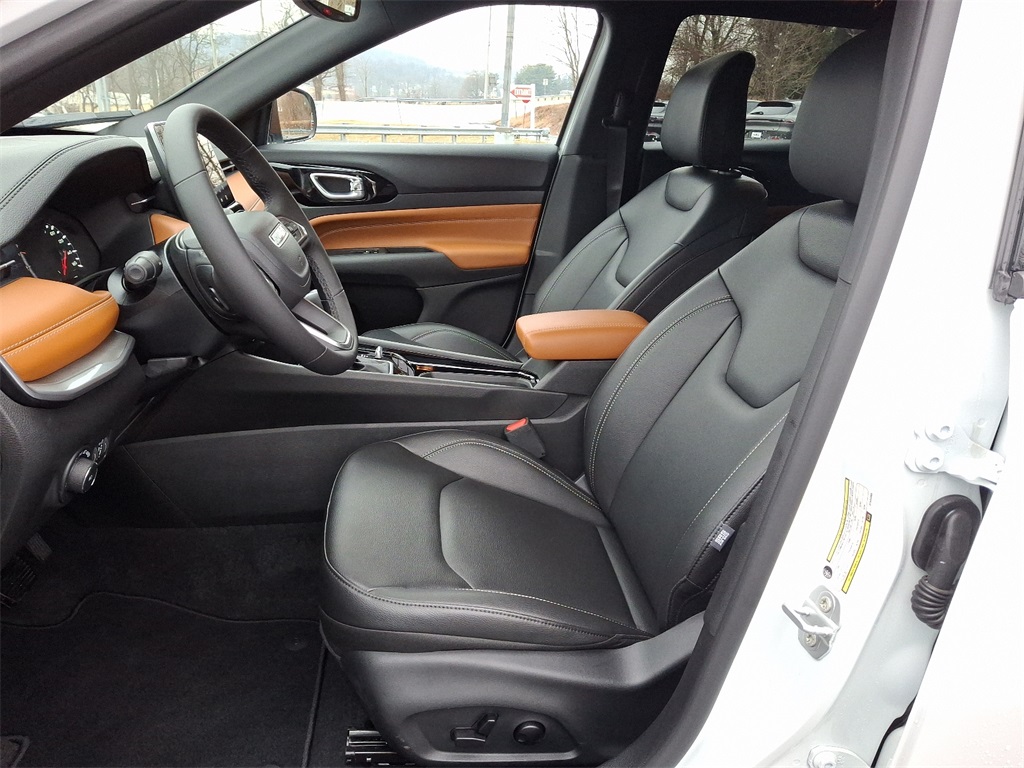 Vehicle image 7 of 15