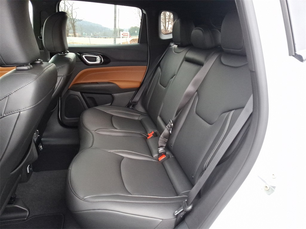 Vehicle image 6 of 15