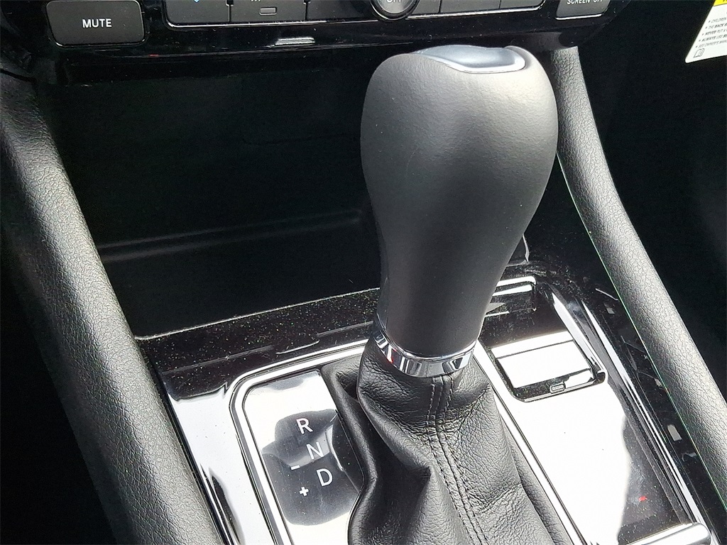 Vehicle image 15 of 22