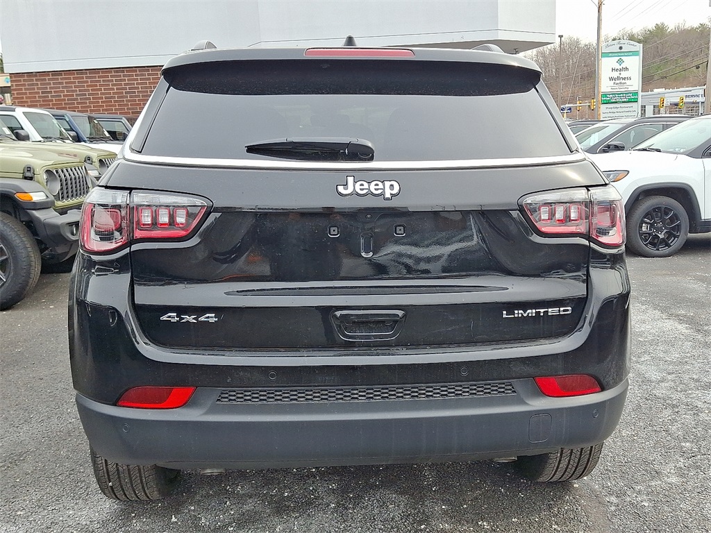 Vehicle image 7 of 22