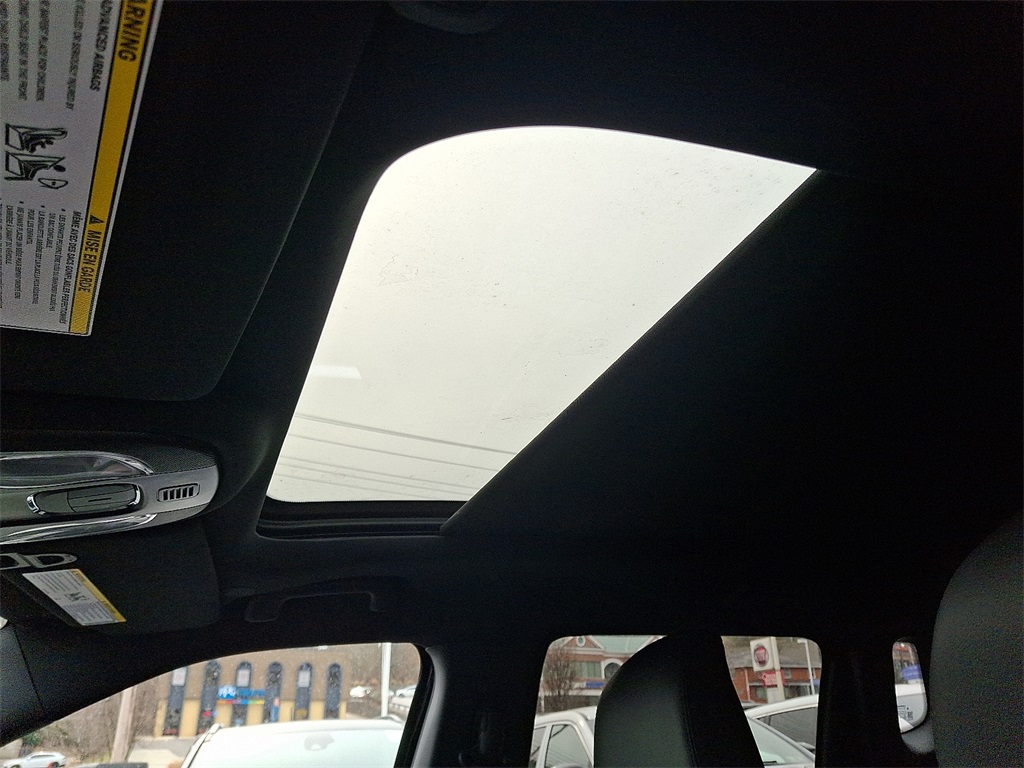 Vehicle image 14 of 22