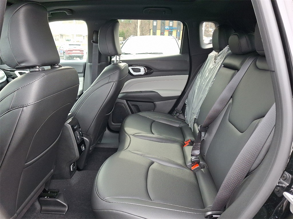 Vehicle image 10 of 22