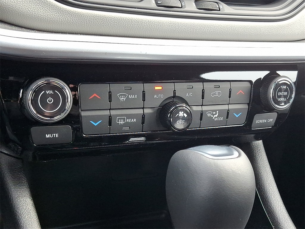 Vehicle image 16 of 22