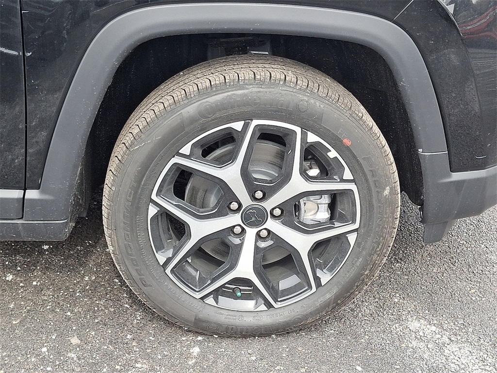 Vehicle image 8 of 22