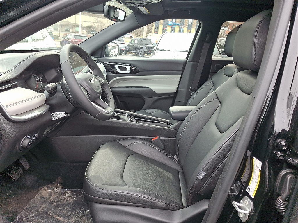 Vehicle image 13 of 22