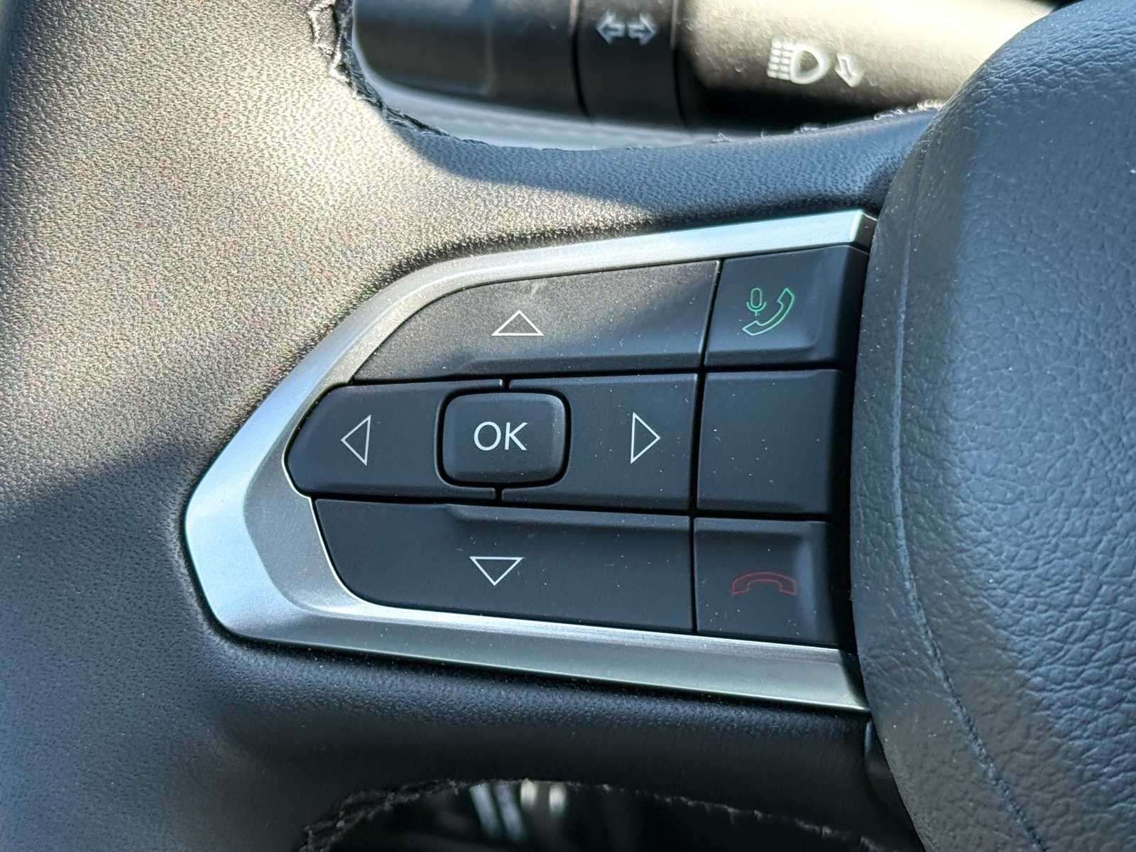 Vehicle image 33 of 38