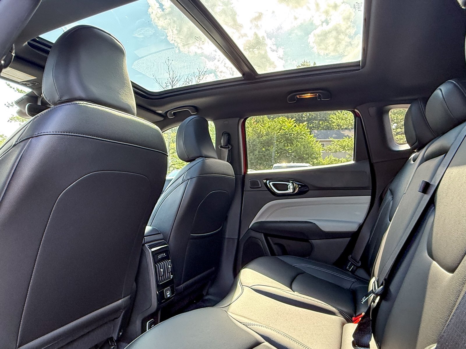 Vehicle image 14 of 38